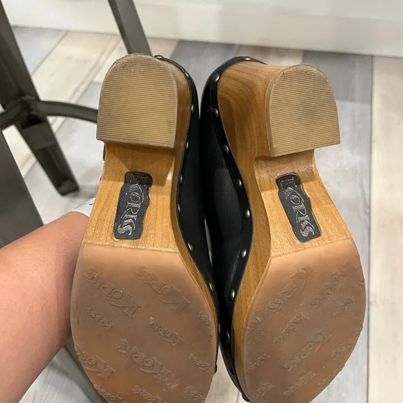 Kork-Ease Women's Black Leather Clogs - Picture 5 of 5